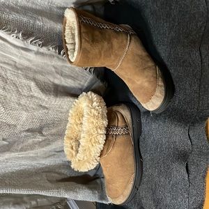 Ugg Short leather & sheepskin booties